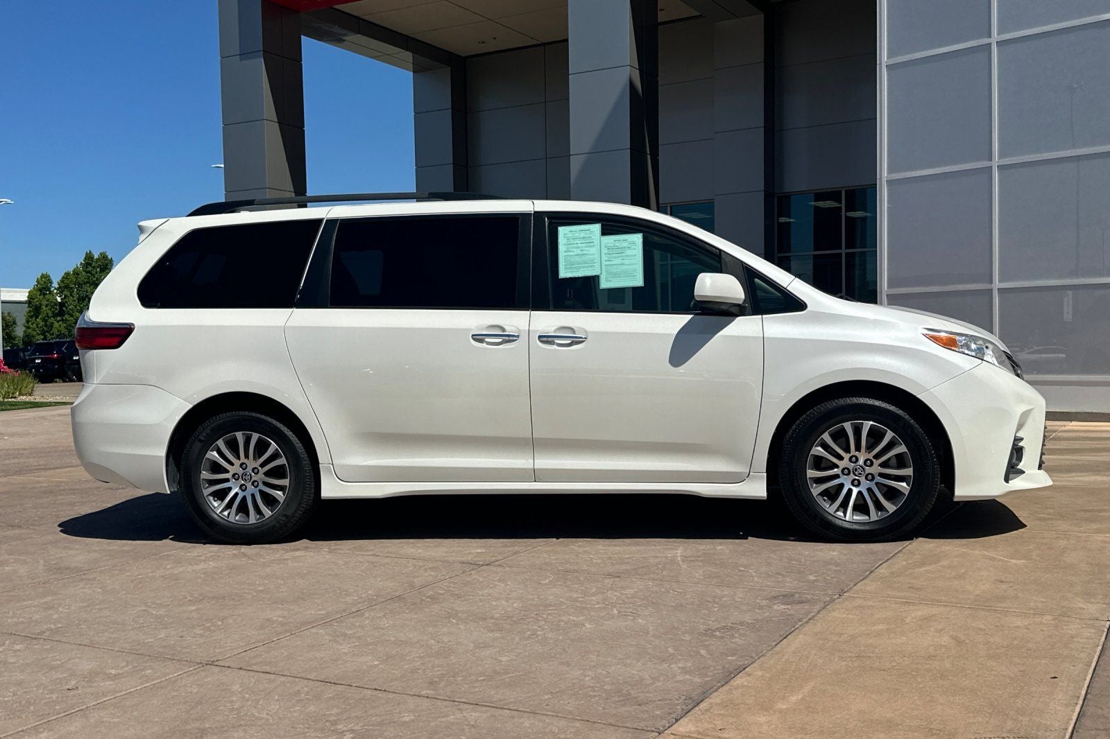 2020 Toyota Sienna XLE 8 Passenger