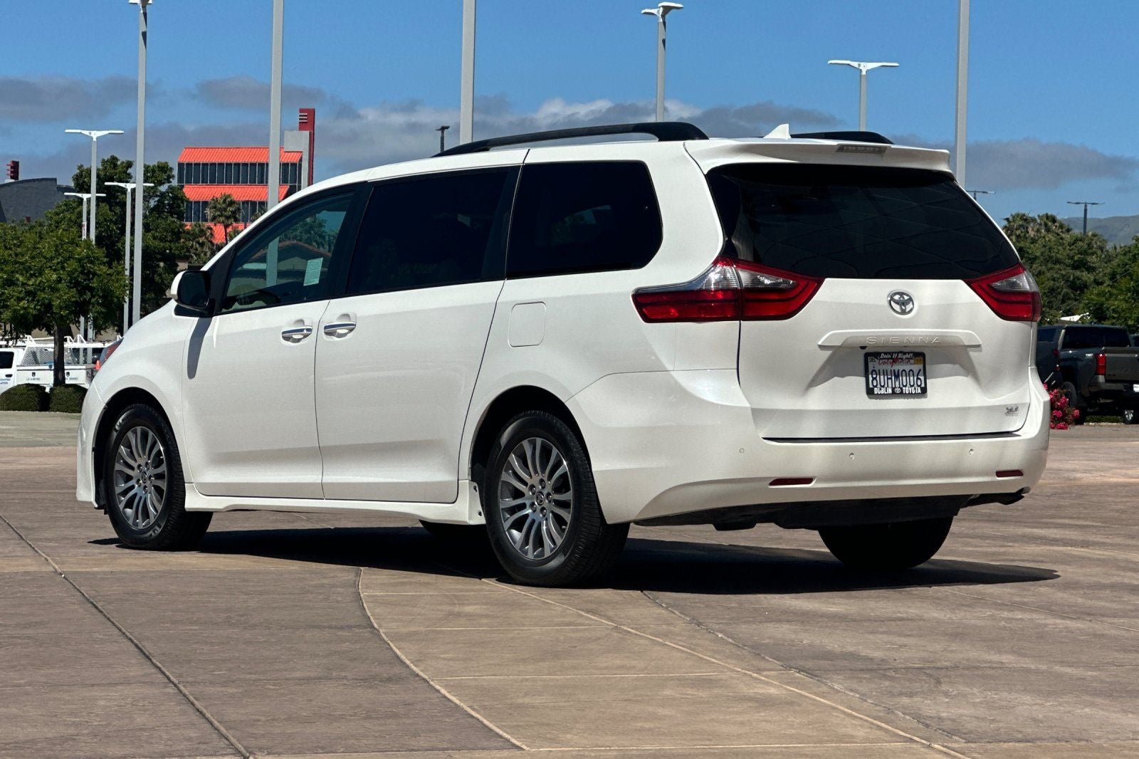 2020 Toyota Sienna XLE 8 Passenger