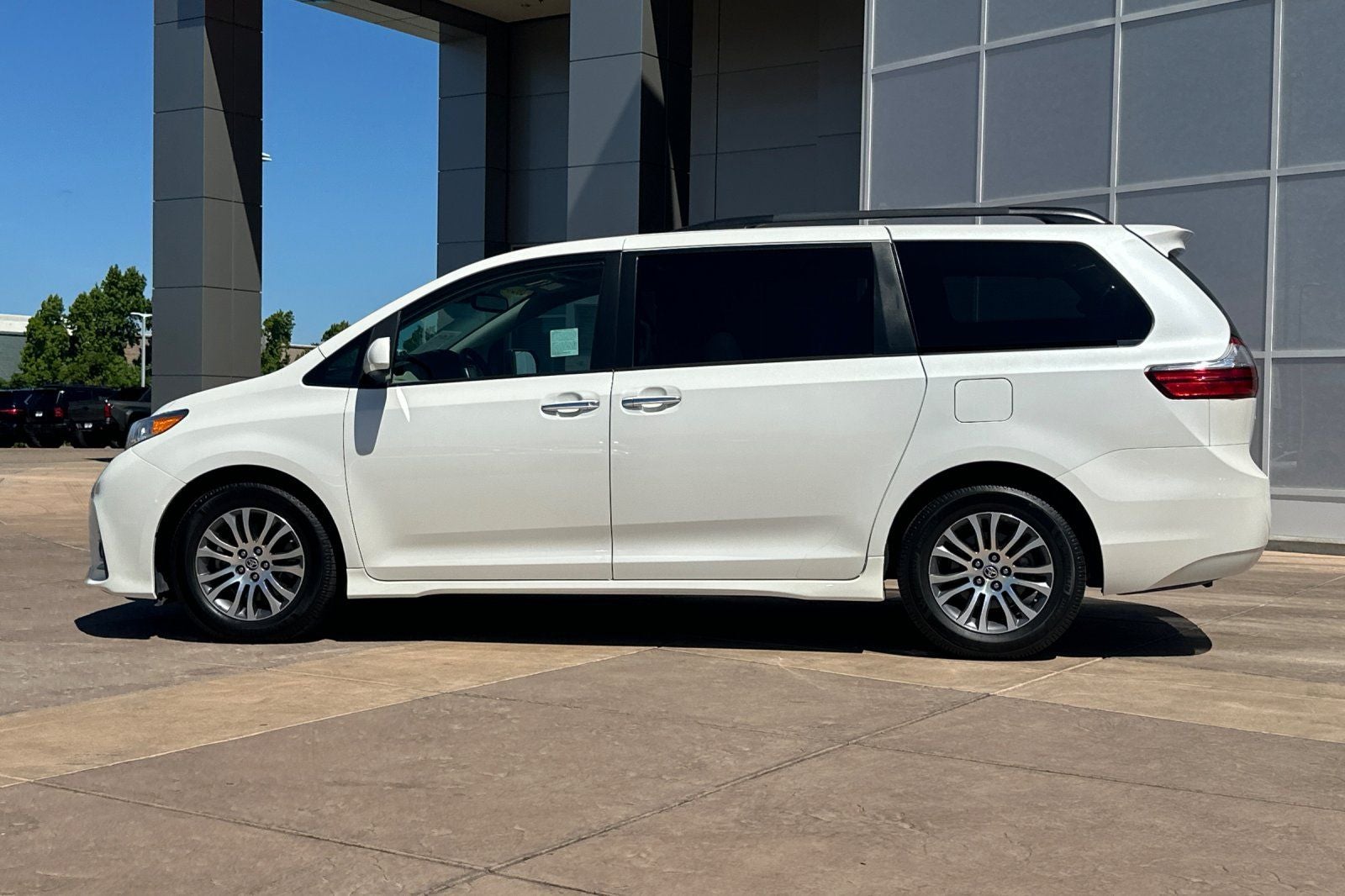 2020 Toyota Sienna XLE 8 Passenger