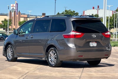 2018 Toyota Sienna XLE 8 Passenger