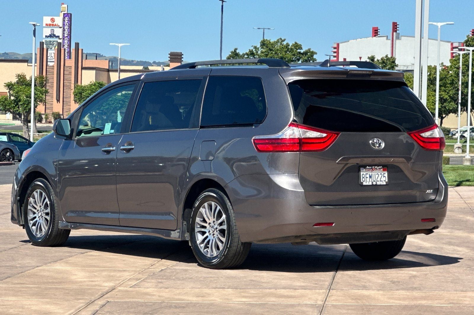 2018 Toyota Sienna XLE 8 Passenger