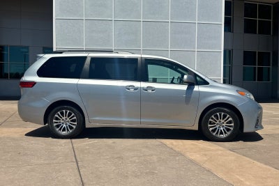2020 Toyota Sienna XLE 8 Passenger