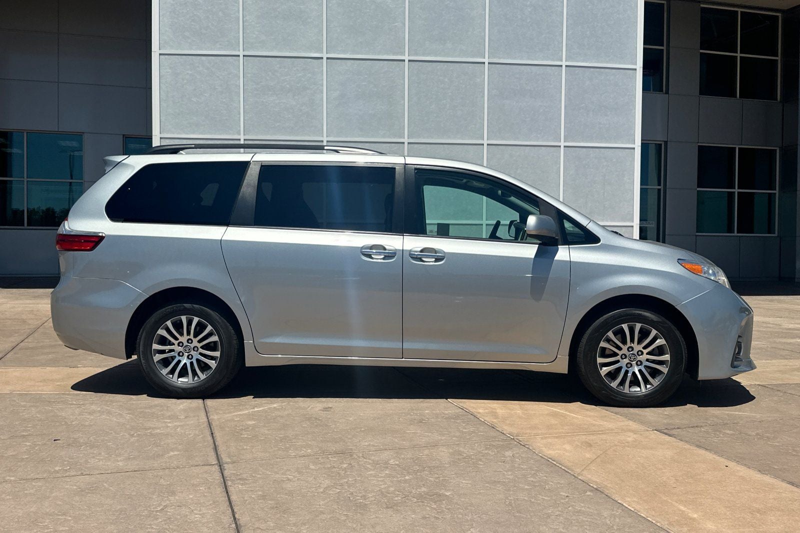 2020 Toyota Sienna XLE 8 Passenger