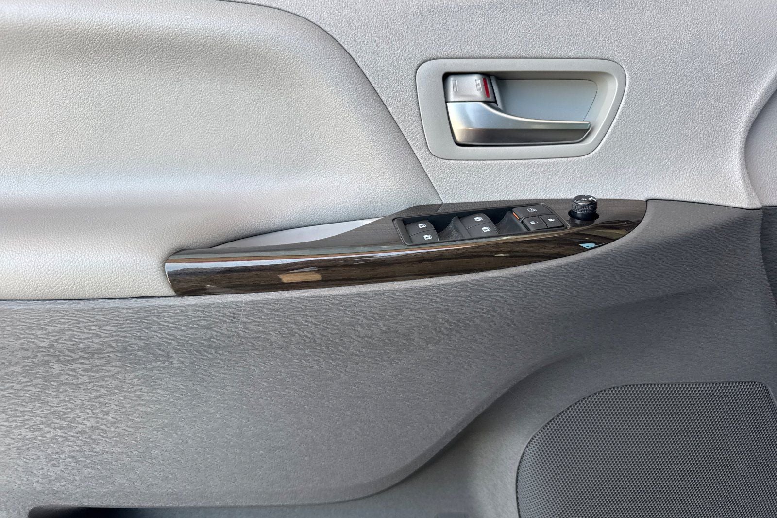 2020 Toyota Sienna XLE 8 Passenger