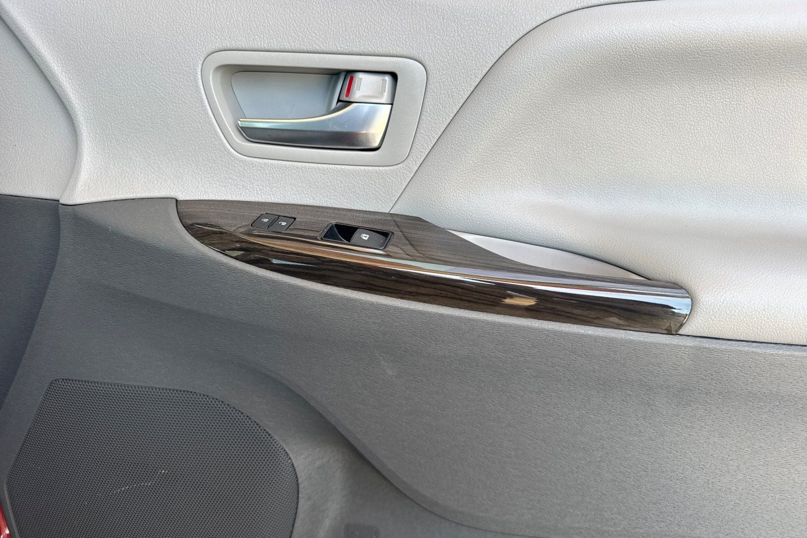 2020 Toyota Sienna XLE 8 Passenger