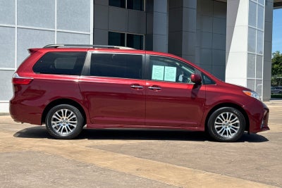 2020 Toyota Sienna XLE 8 Passenger
