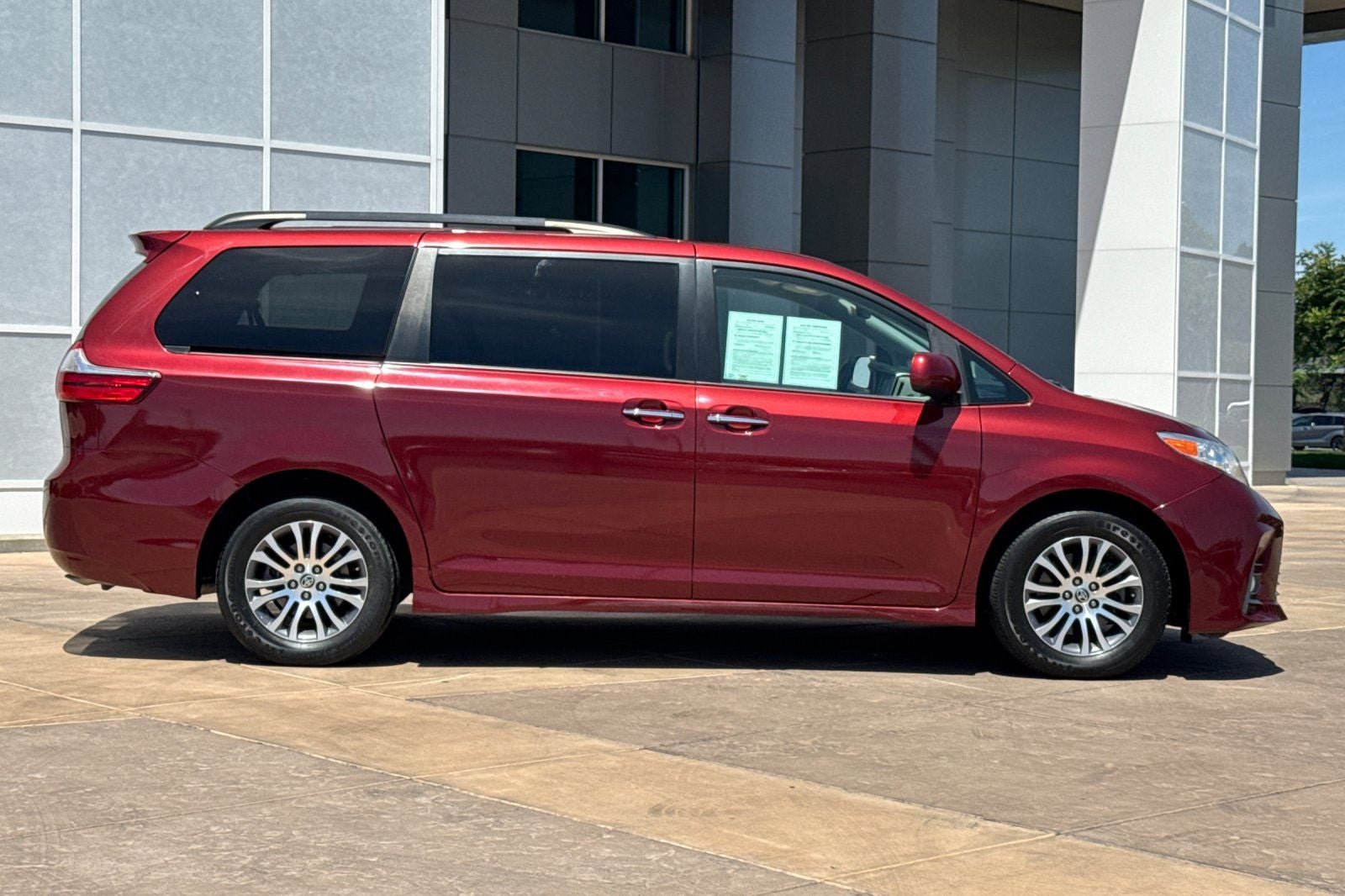 2020 Toyota Sienna XLE 8 Passenger