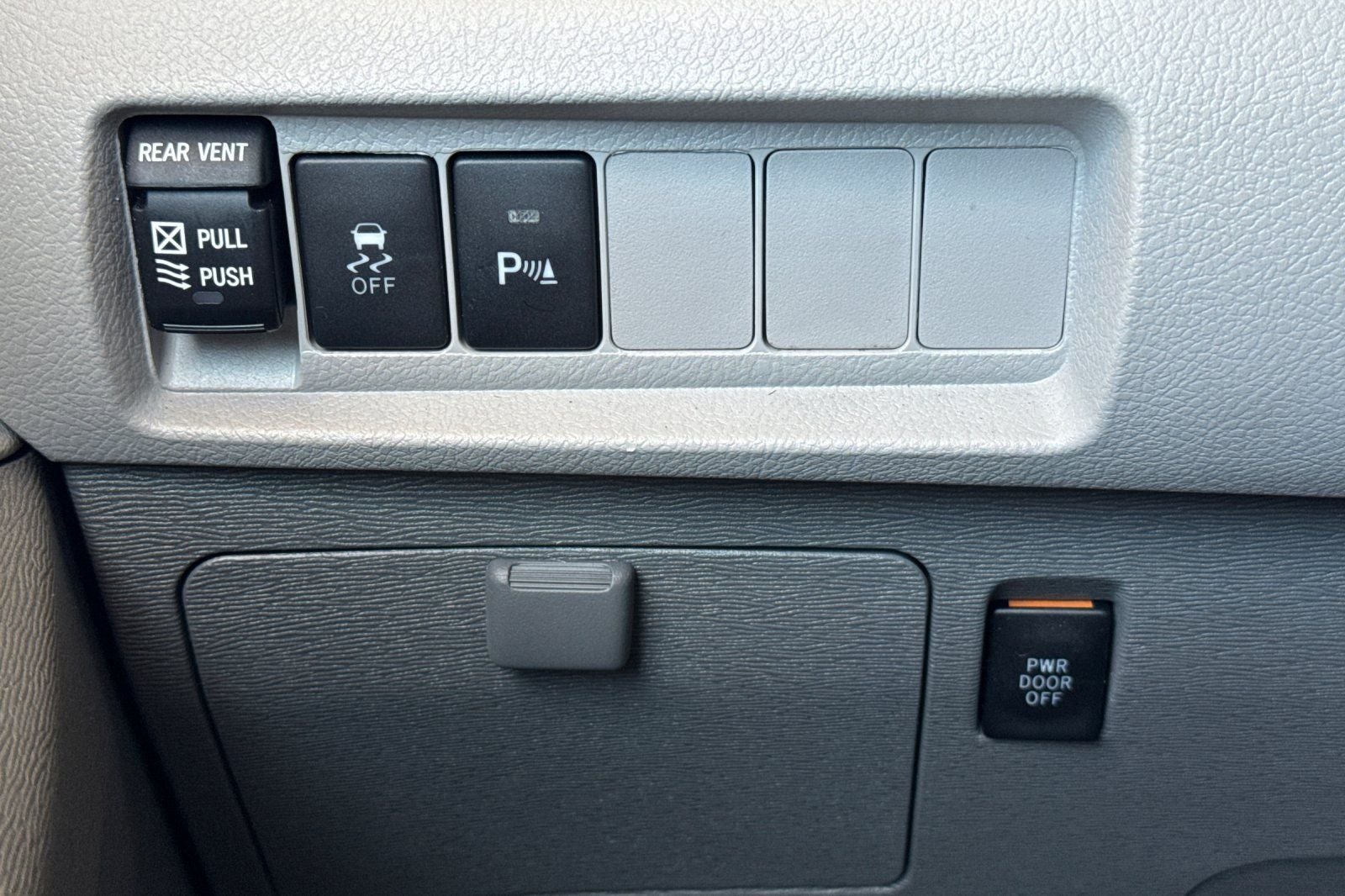 2020 Toyota Sienna XLE 8 Passenger