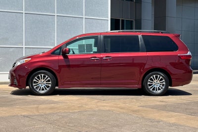 2020 Toyota Sienna XLE 8 Passenger