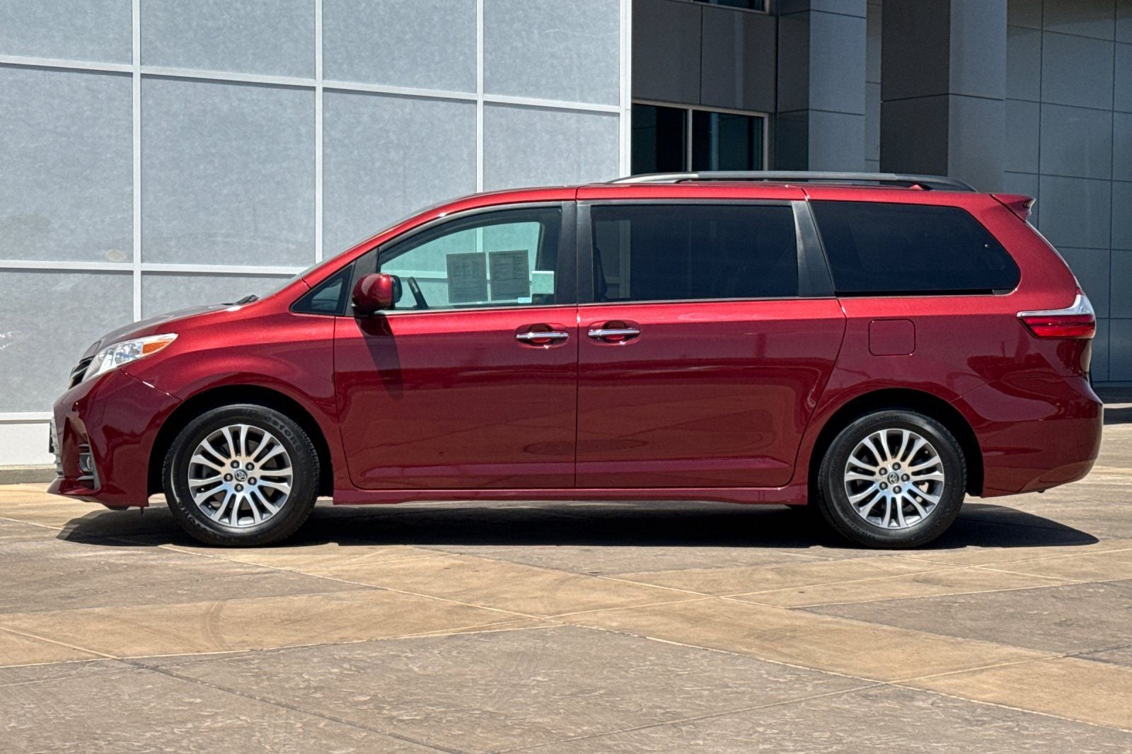 2020 Toyota Sienna XLE 8 Passenger