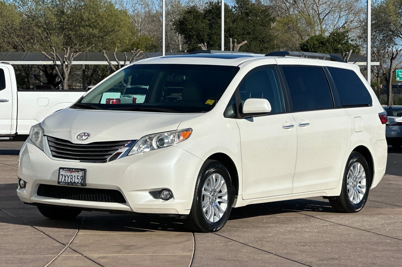2017 Toyota Sienna XLE Premium 8 Passenger