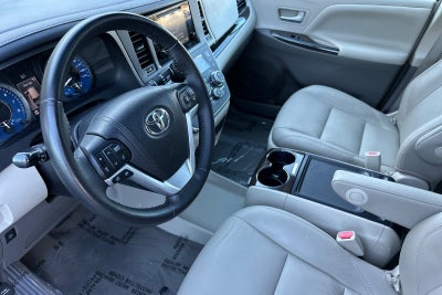 2017 Toyota Sienna XLE Premium 8 Passenger