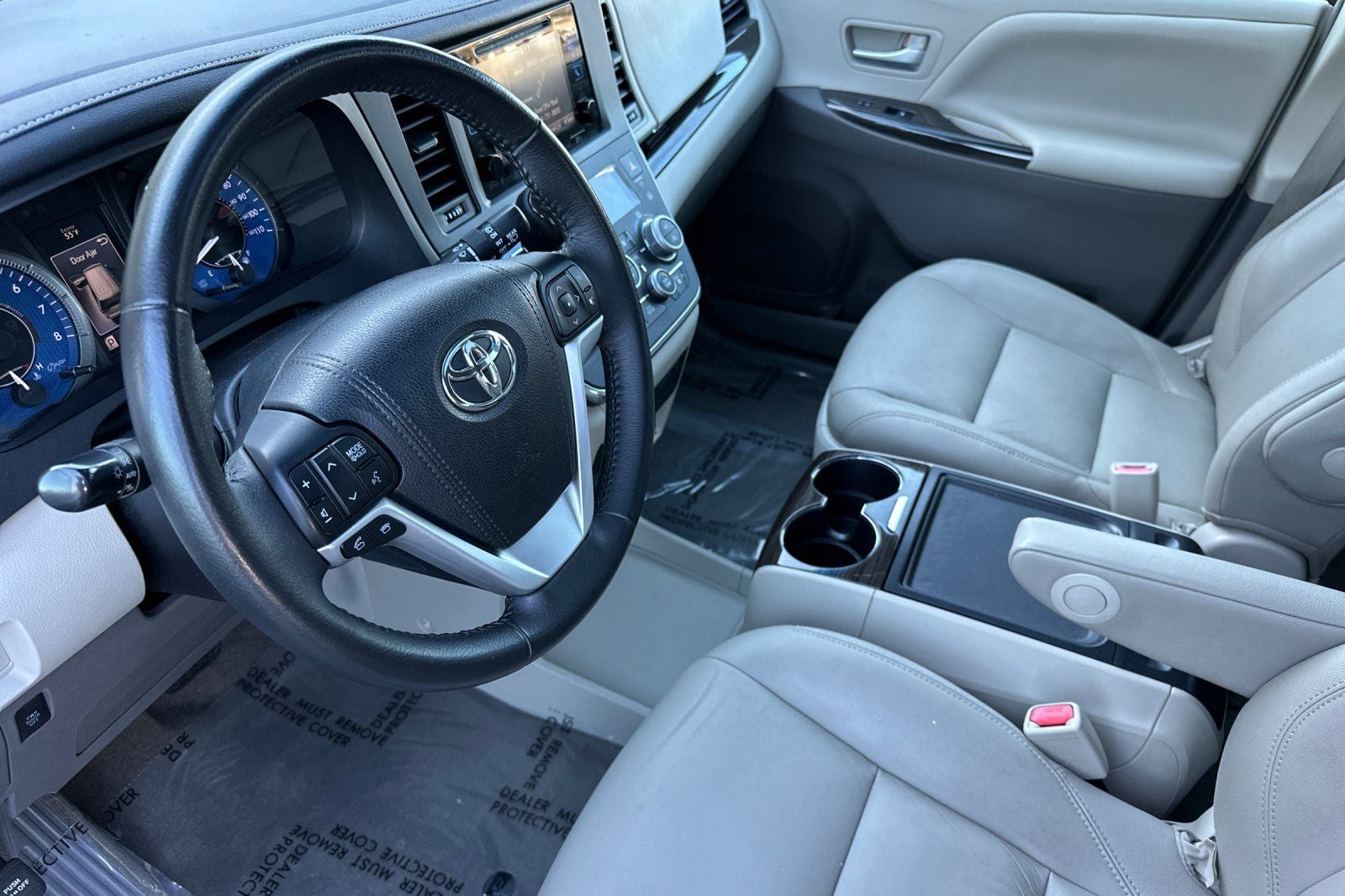 2017 Toyota Sienna XLE Premium 8 Passenger
