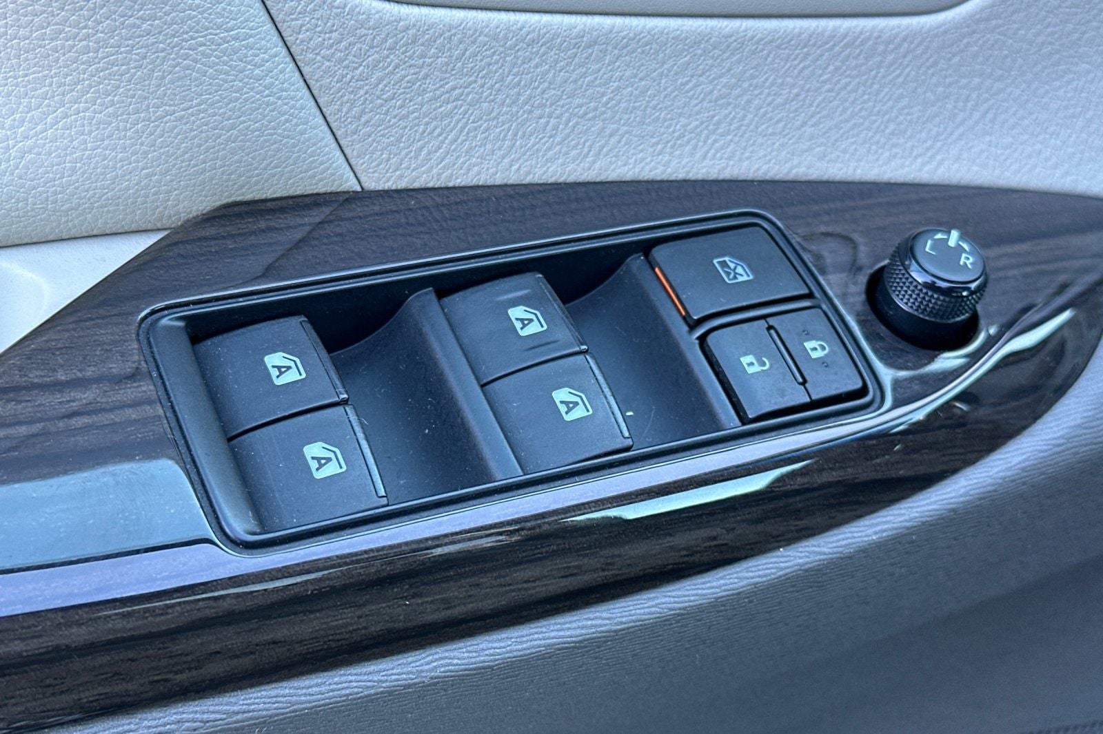 2017 Toyota Sienna XLE Premium 8 Passenger