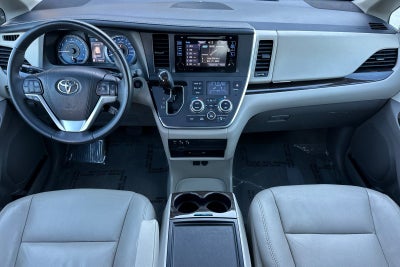 2017 Toyota Sienna XLE Premium 8 Passenger