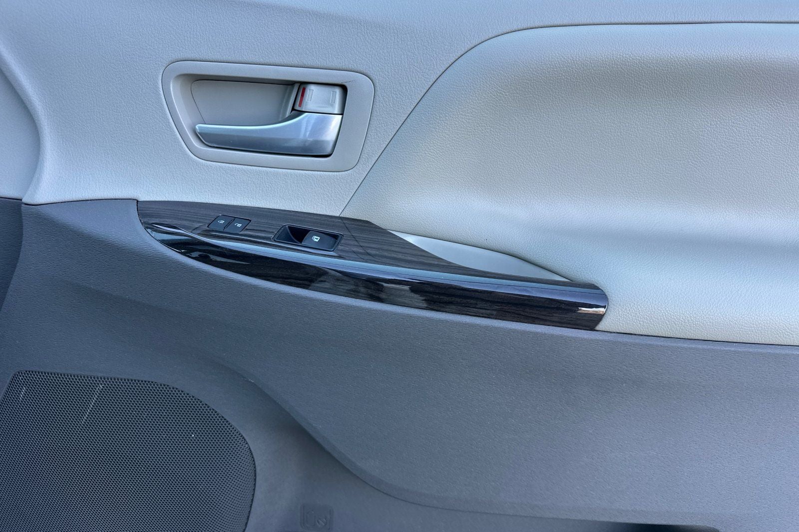 2017 Toyota Sienna XLE Premium 8 Passenger