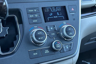 2017 Toyota Sienna XLE Premium 8 Passenger