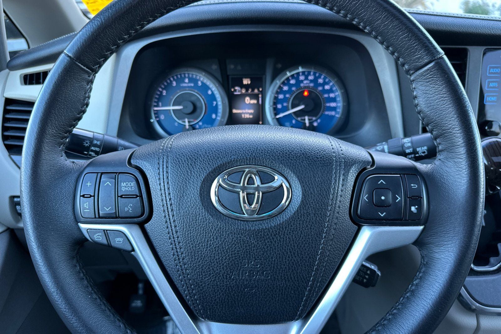 2017 Toyota Sienna XLE Premium 8 Passenger