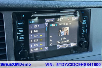 2017 Toyota Sienna XLE Premium 8 Passenger