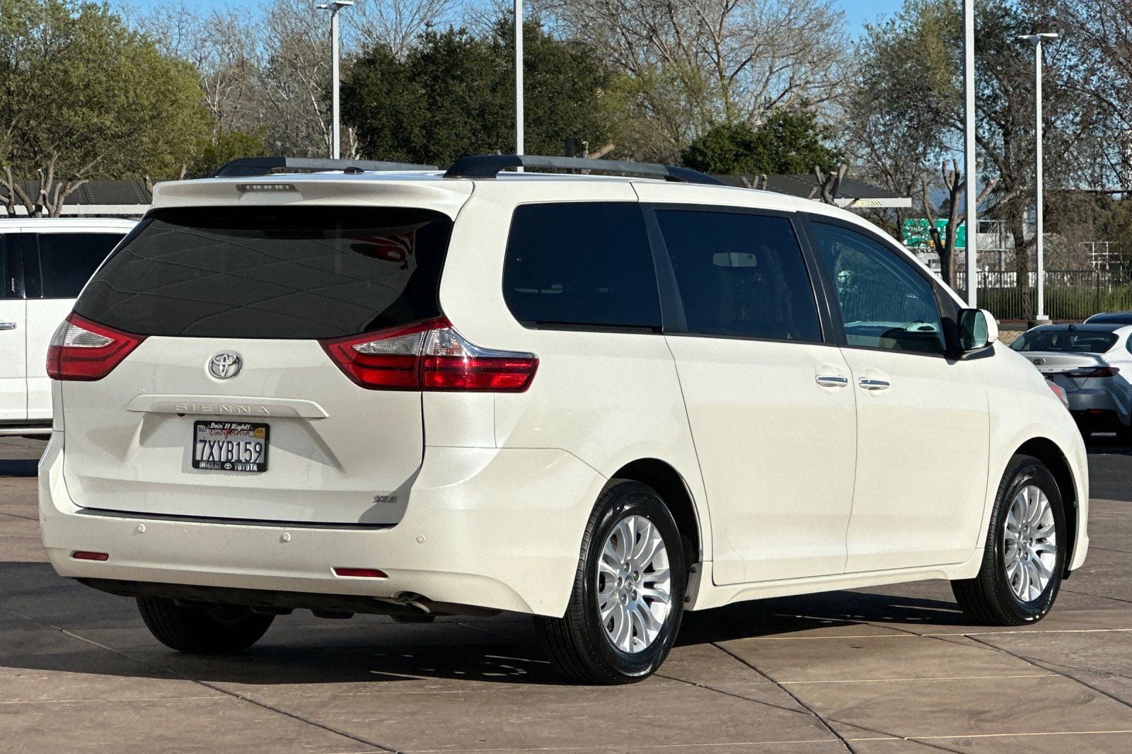 2017 Toyota Sienna XLE Premium 8 Passenger