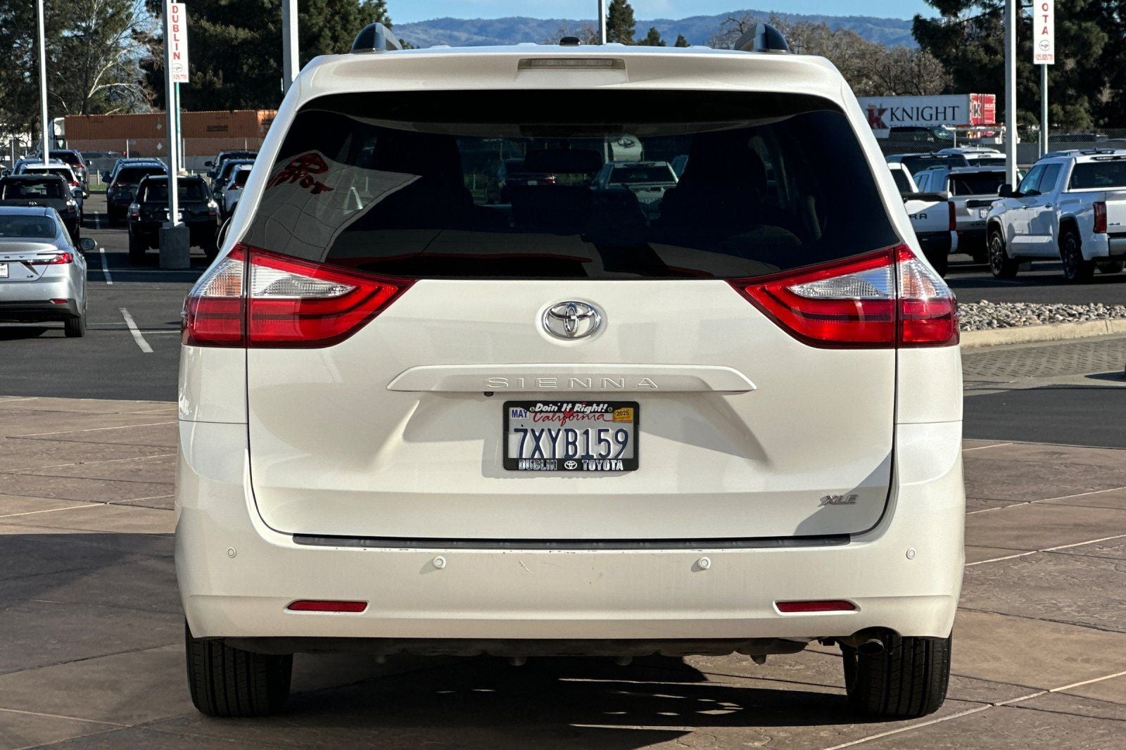 2017 Toyota Sienna XLE Premium 8 Passenger