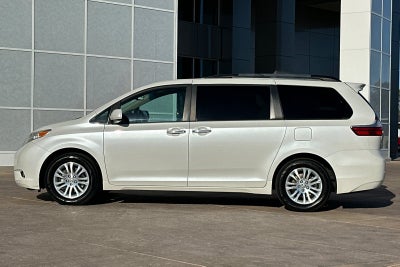 2017 Toyota Sienna XLE Premium 8 Passenger