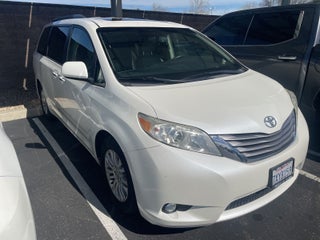 2017 Toyota Sienna XLE Premium 8 Passenger