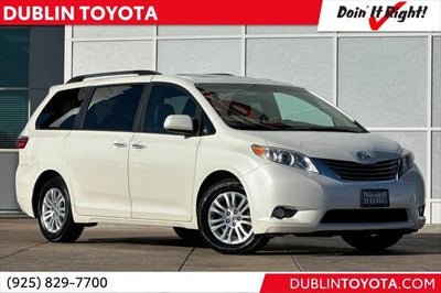 2017 Toyota Sienna XLE Premium 8 Passenger