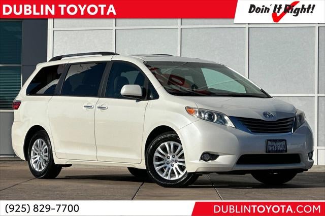 2017 Toyota Sienna XLE Premium 8 Passenger