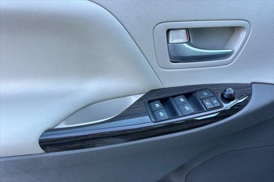 2017 Toyota Sienna XLE Premium 8 Passenger