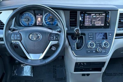2017 Toyota Sienna XLE Premium 8 Passenger