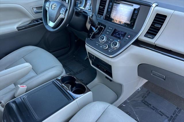 2017 Toyota Sienna XLE Premium 8 Passenger
