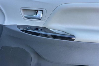 2017 Toyota Sienna XLE Premium 8 Passenger