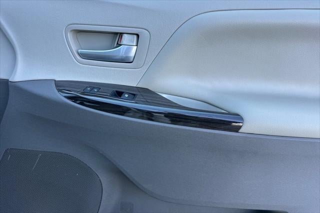 2017 Toyota Sienna XLE Premium 8 Passenger