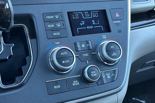 2017 Toyota Sienna XLE Premium 8 Passenger