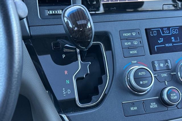 2017 Toyota Sienna XLE Premium 8 Passenger