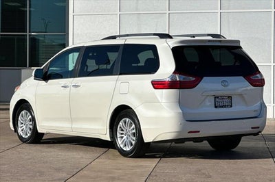 2017 Toyota Sienna XLE Premium 8 Passenger
