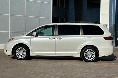 2017 Toyota Sienna XLE Premium 8 Passenger