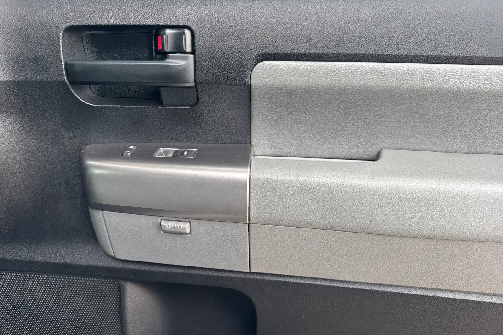 2018 Toyota Sequoia SR5 5.7L