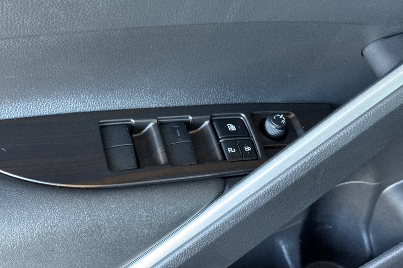 2024 Toyota Corolla Cross Hybrid SE