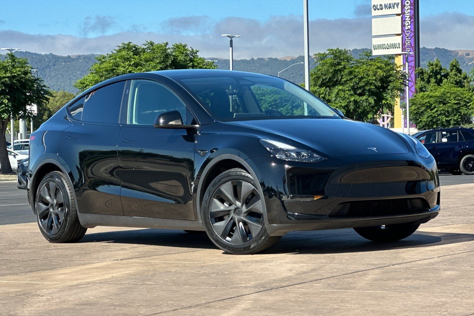 2025 Tesla Model Y Long Range