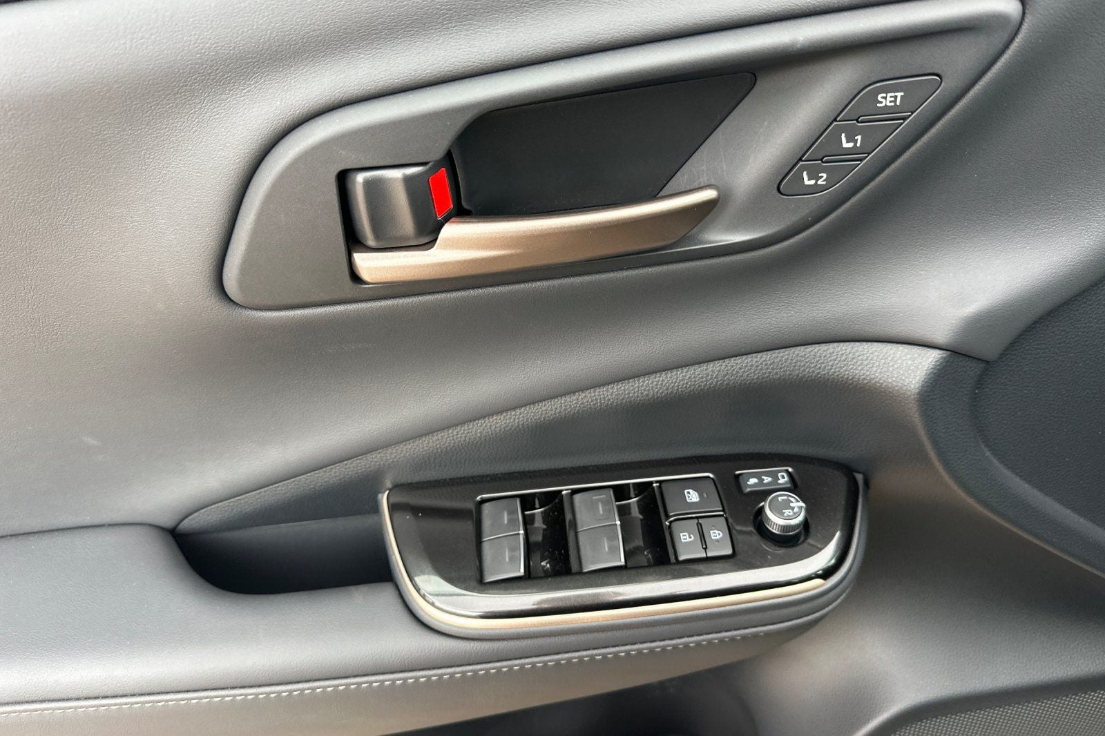 2025 Toyota Crown Signia Limited