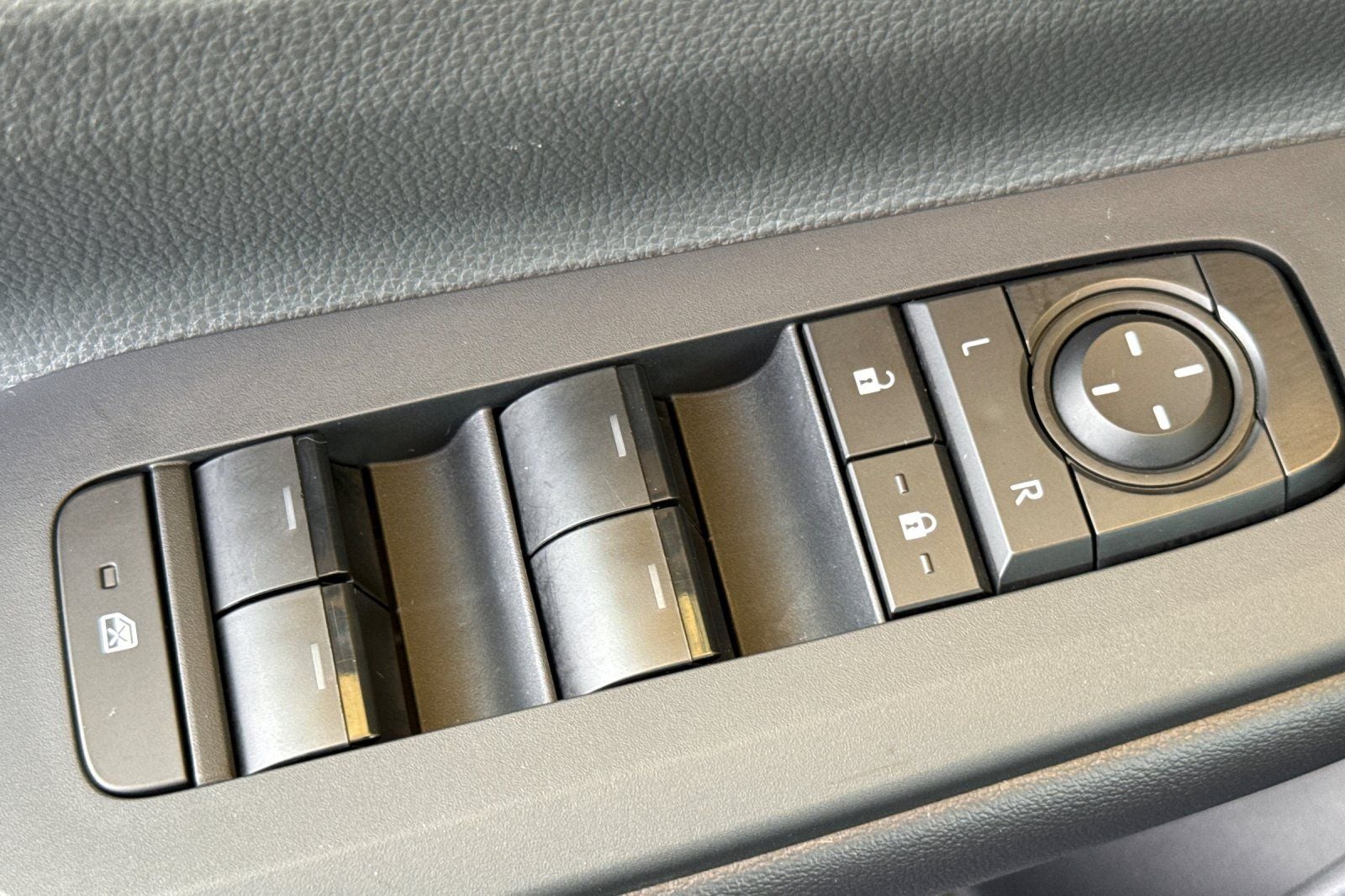 2023 Toyota Prius LE