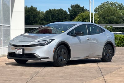 2025 Toyota Prius LE