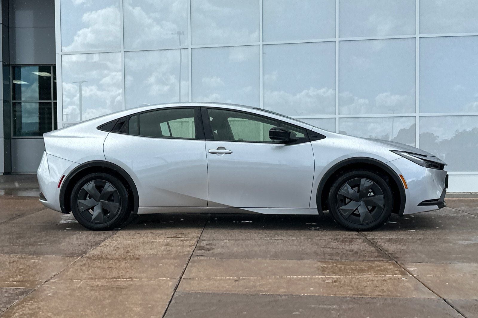 2025 Toyota Prius LE