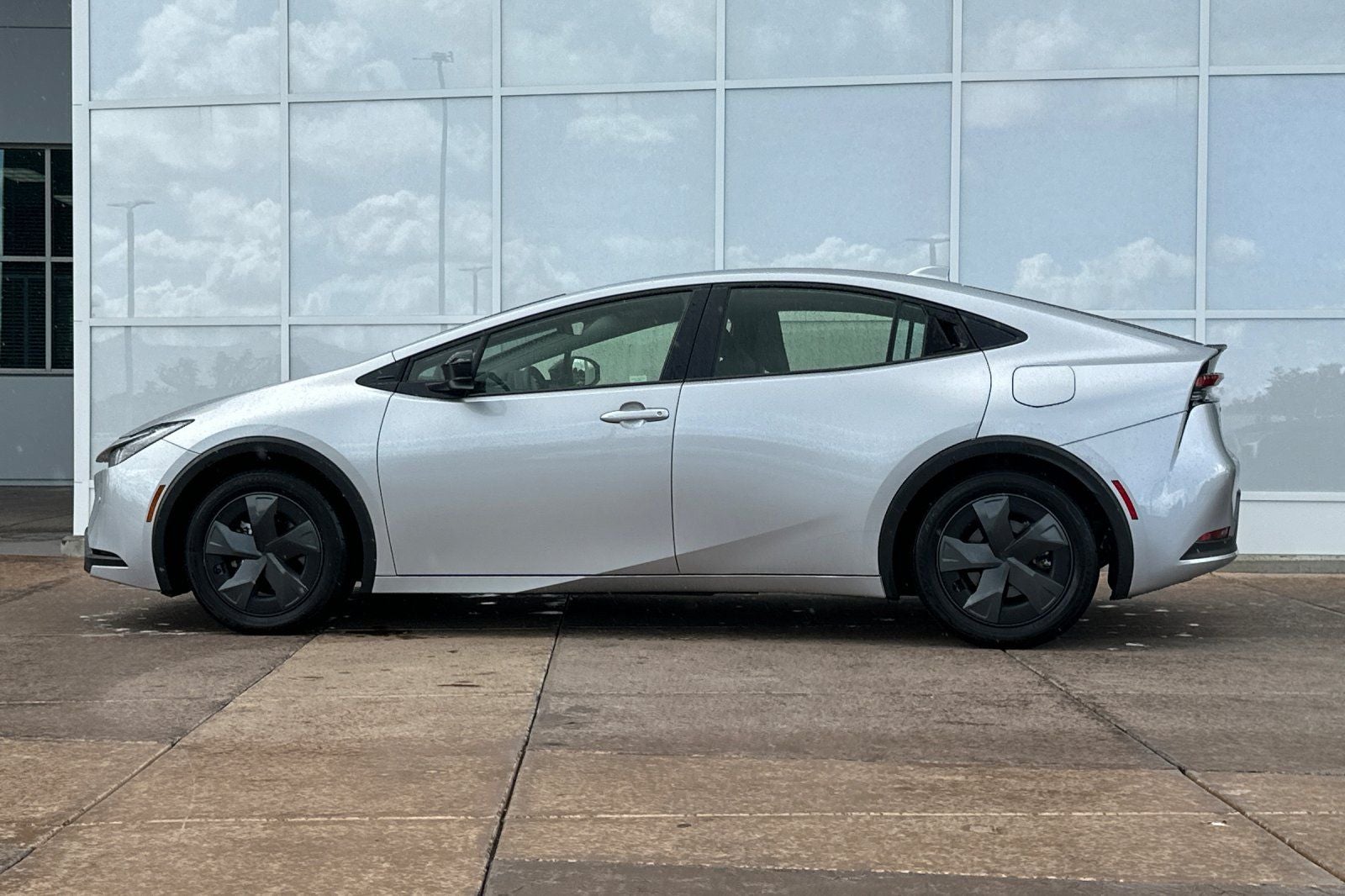 2025 Toyota Prius LE