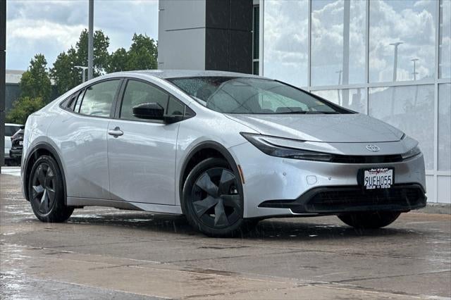 2025 Toyota Prius LE