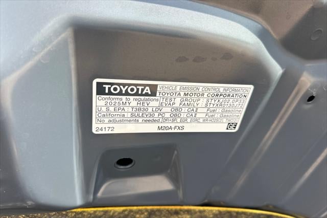 2025 Toyota Prius LE