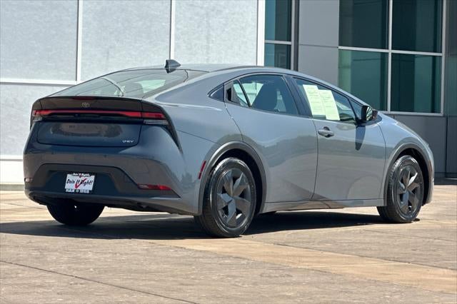 2025 Toyota Prius LE