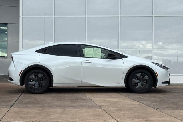 2025 Toyota Prius LE